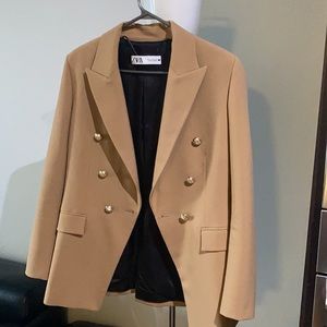 Zara blazer Size M. Never worn. No longer fits.